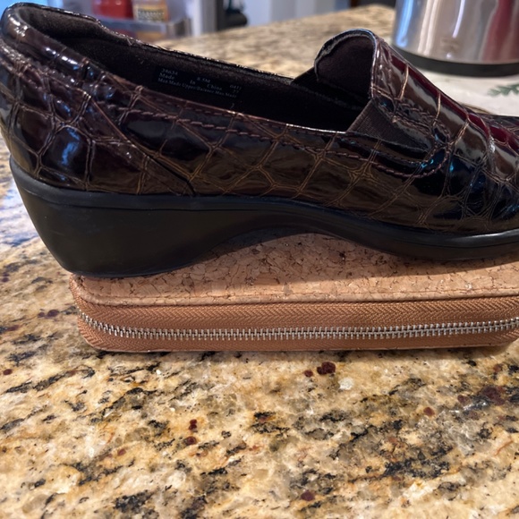 Clarks Women's Crocodile Pattern Loafers - Dark Brown - Picture 4 of 4